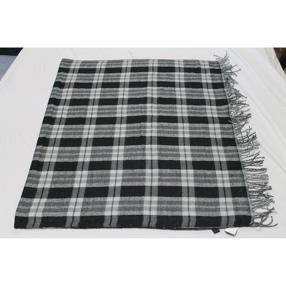 NWT Steve Madden Plaid Blanket Wrap Scarf Black Gray White Fringe One Size
